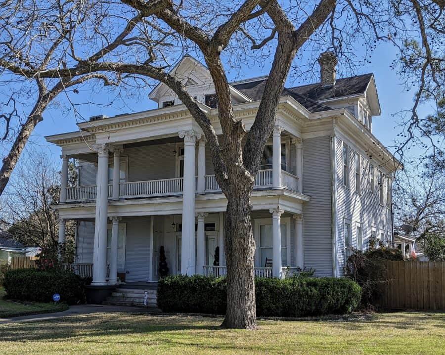 Hundred-year-old house in Gonzales