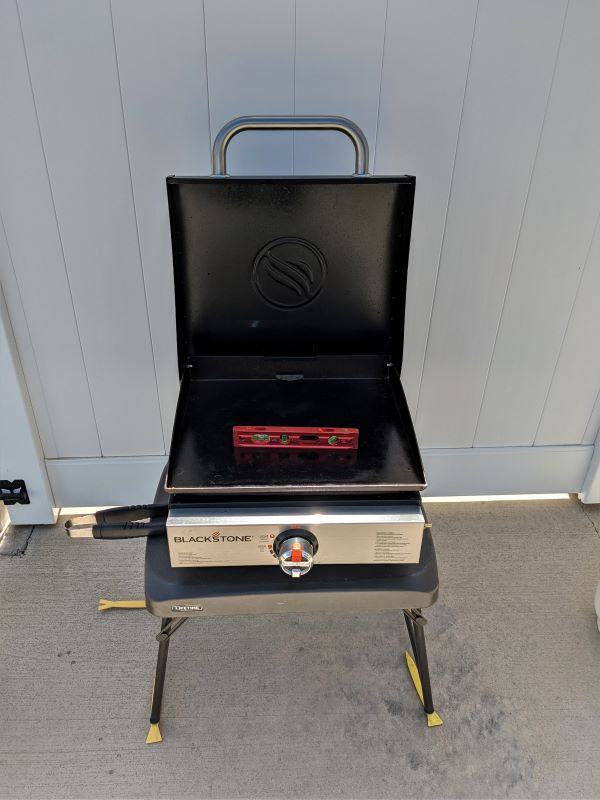 One of the critical steps in using the Blackstone 17-inch griddle is to level the griddle surface.