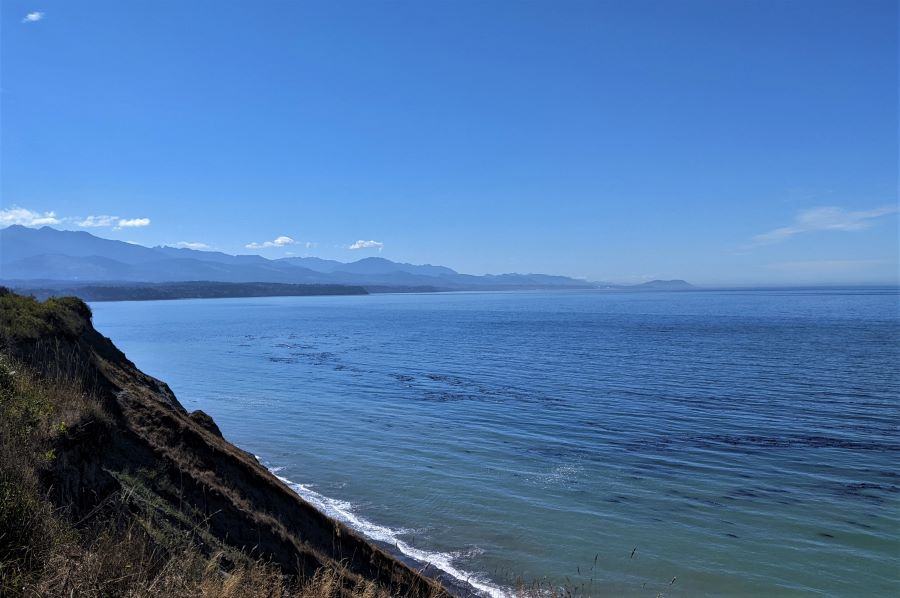 The coastline of the Strait Juan de Fuca from the cliff side next to our campsite at Dungeness Recreation Area.