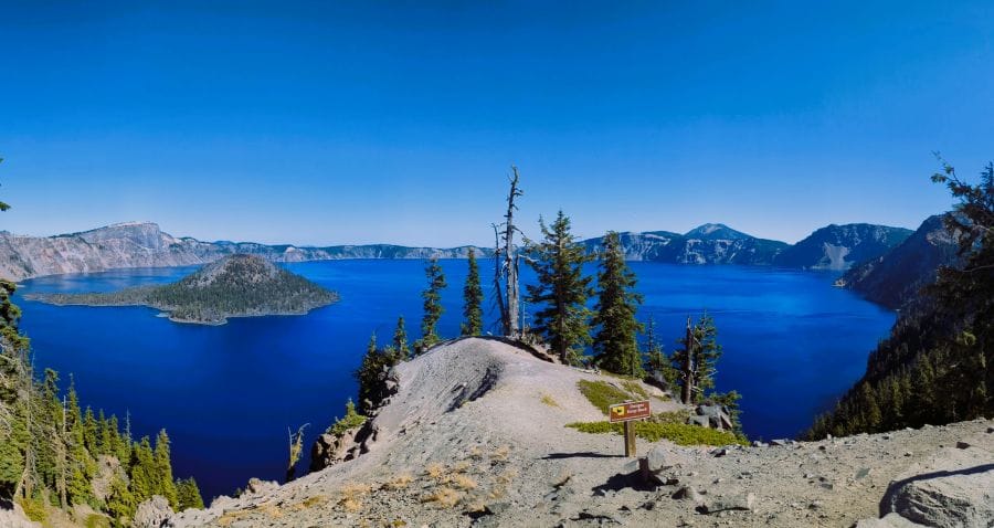 Looking towards the north from a overlook near the Crater Lake lodge.