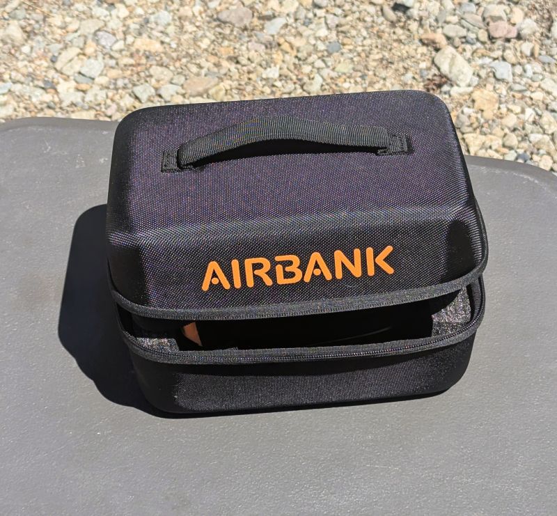 Our AIRBANK PUFFER Pro Rechargeable Pump comes in a very handy semi-soft zipper case.