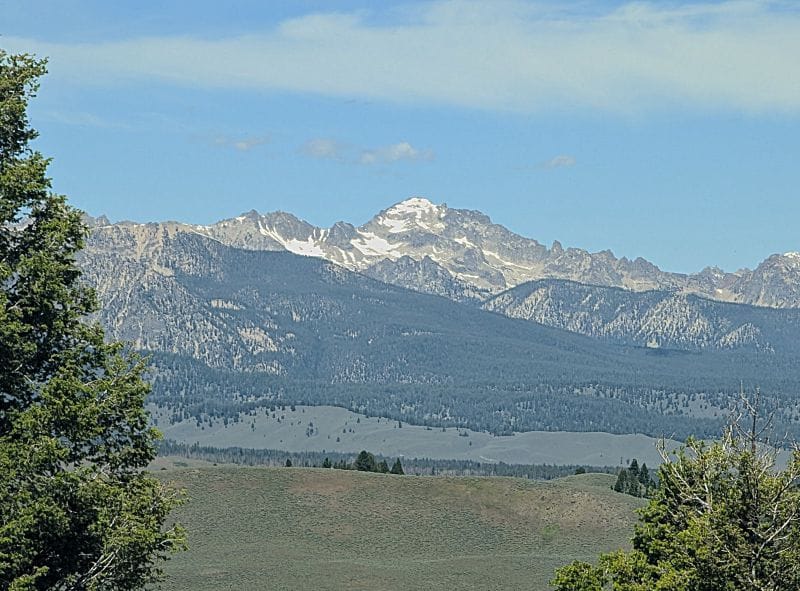 This peak is in the northern section of the Sawtooth Mountains and has plenty of snow.